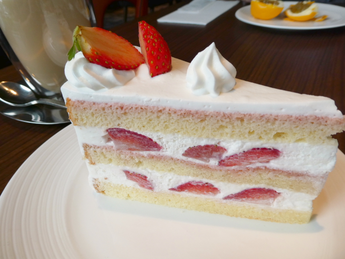 大阪　ヒルトン大阪　カフェの苺のショートケーキ